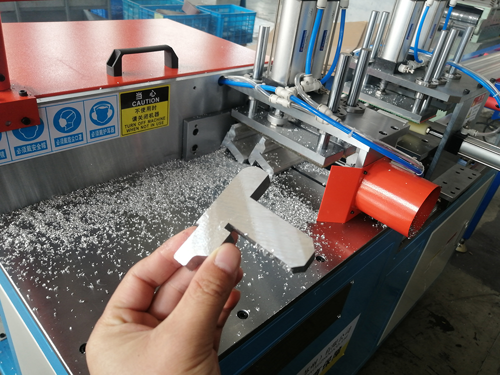 小型型材切割機(jī)SDY-Q350滿(mǎn)足小尺寸材料精密切割需求